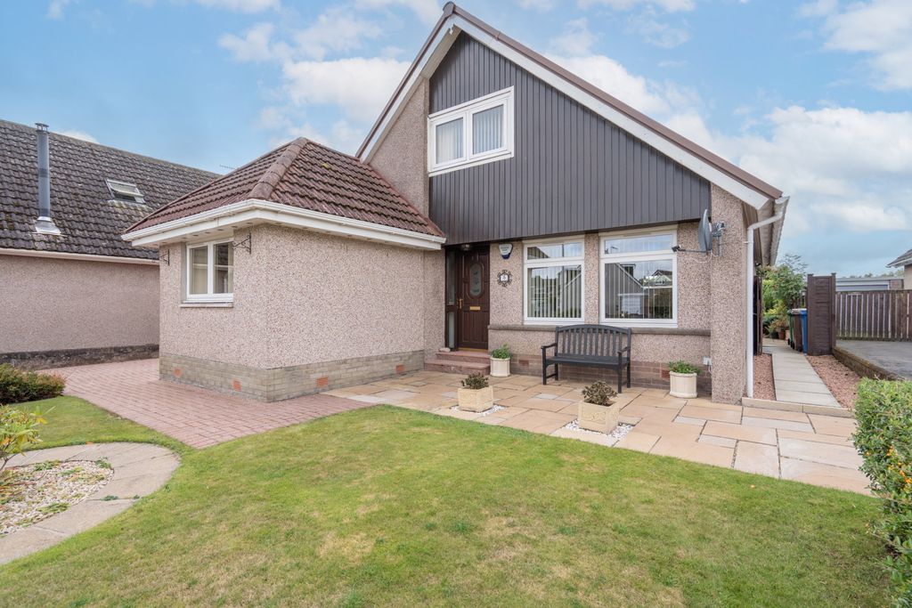 Property photo 2 of 36