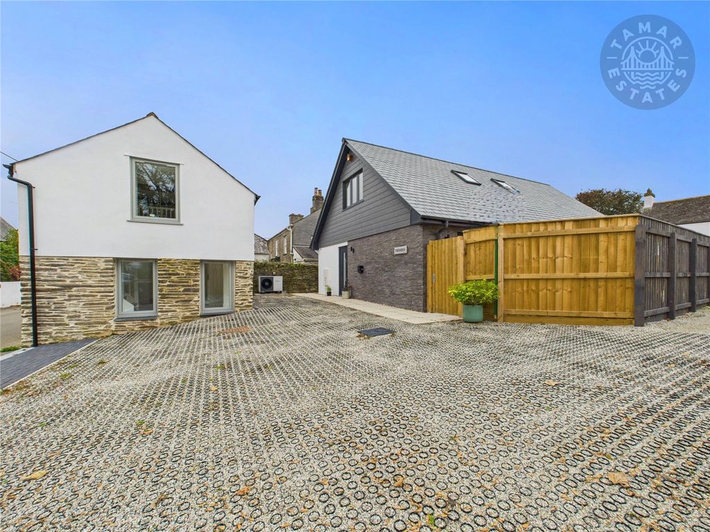 Property photo 1 of 25 Front Approach