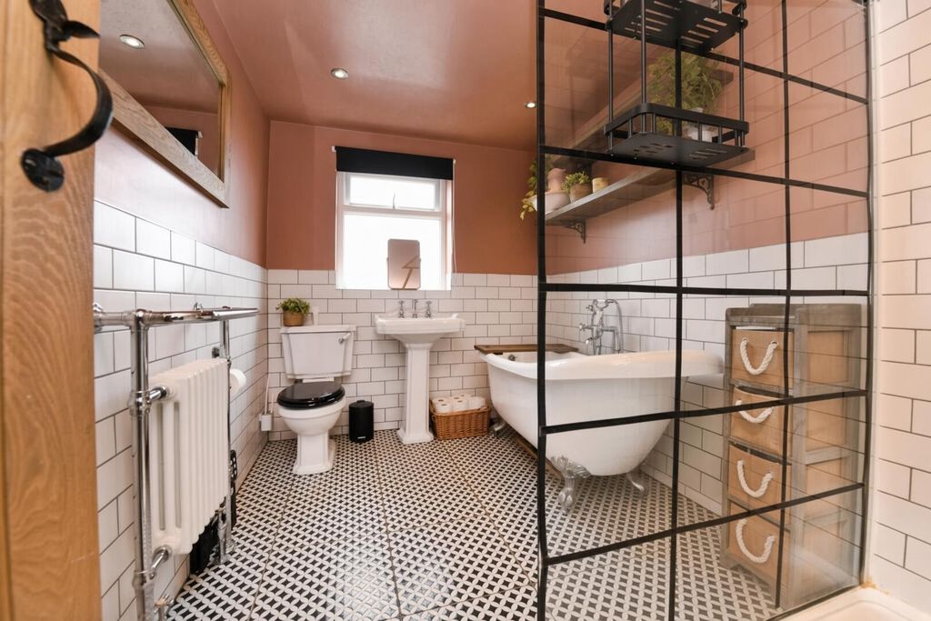 Property photo 2 of 17 Bathroom