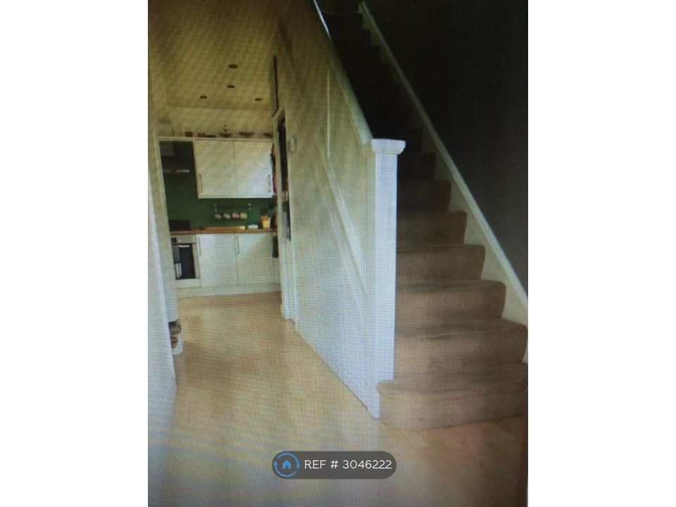 Property photo 3 of 11 Entrance Hallway