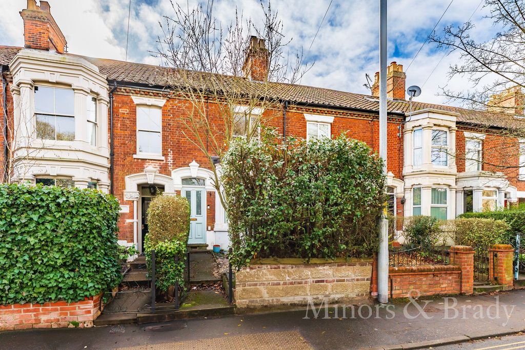 Property photo 1 of 18