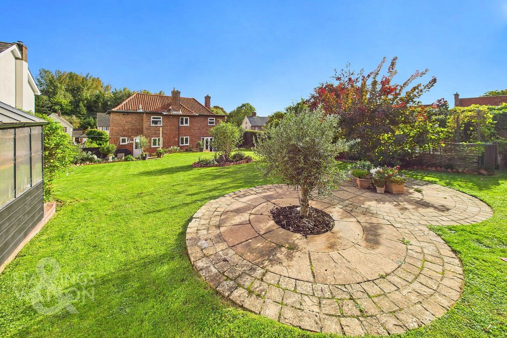 Property photo 3 of 34