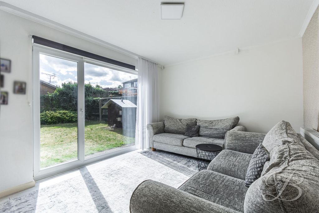 Property photo 3 of 16 Living Room