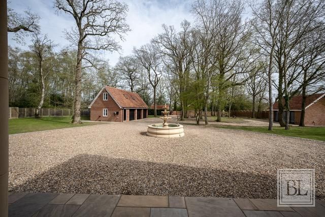 Property photo 3 of 31