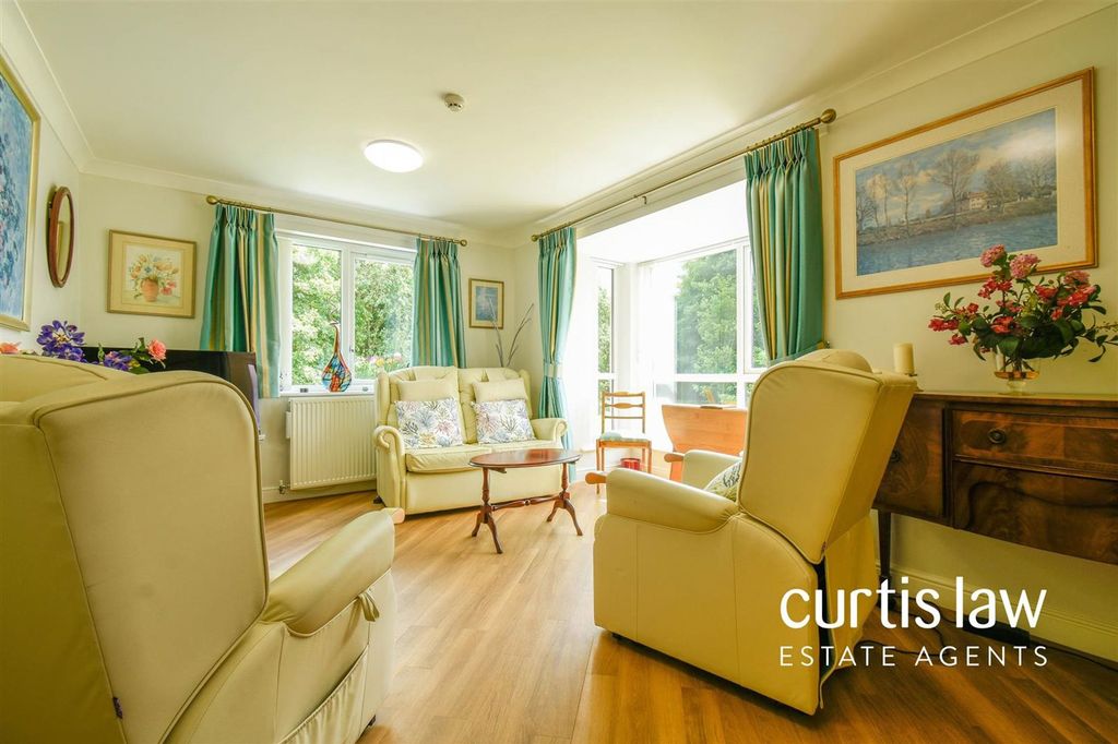 2 bed flat for salePreston New Road, Blackburn BB2 photo 4