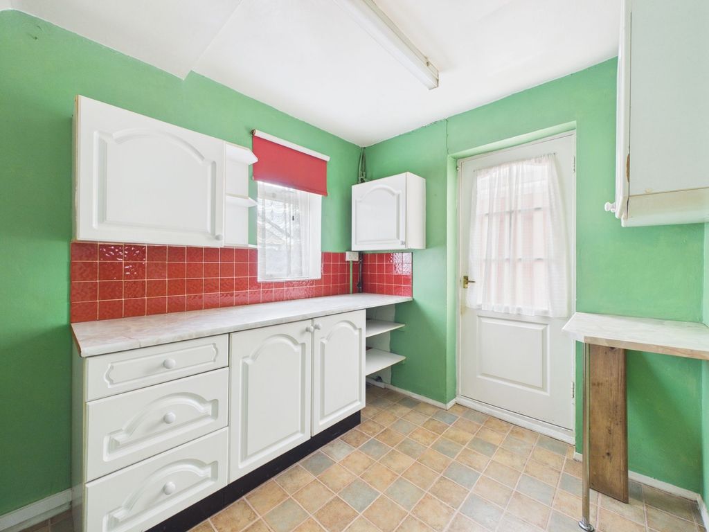 Property photo 3 of 13 Kitchen