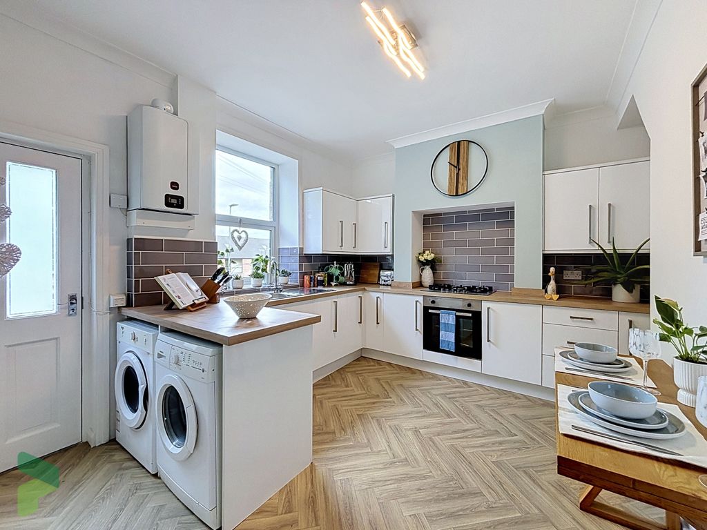 Property photo 3 of 13 Dining Kitchen