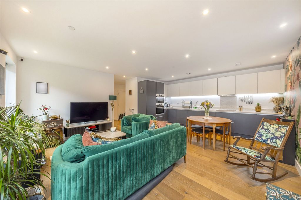 Property photo 2 of 9 Picture No. 10