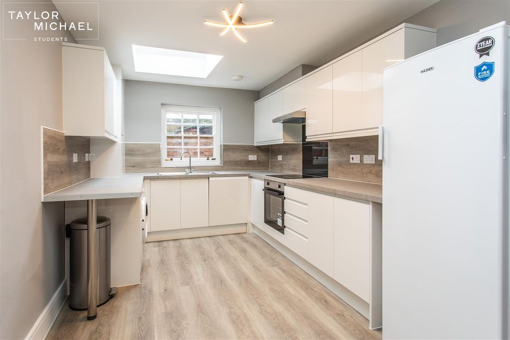 Property photo 1 of 29 Kitchen