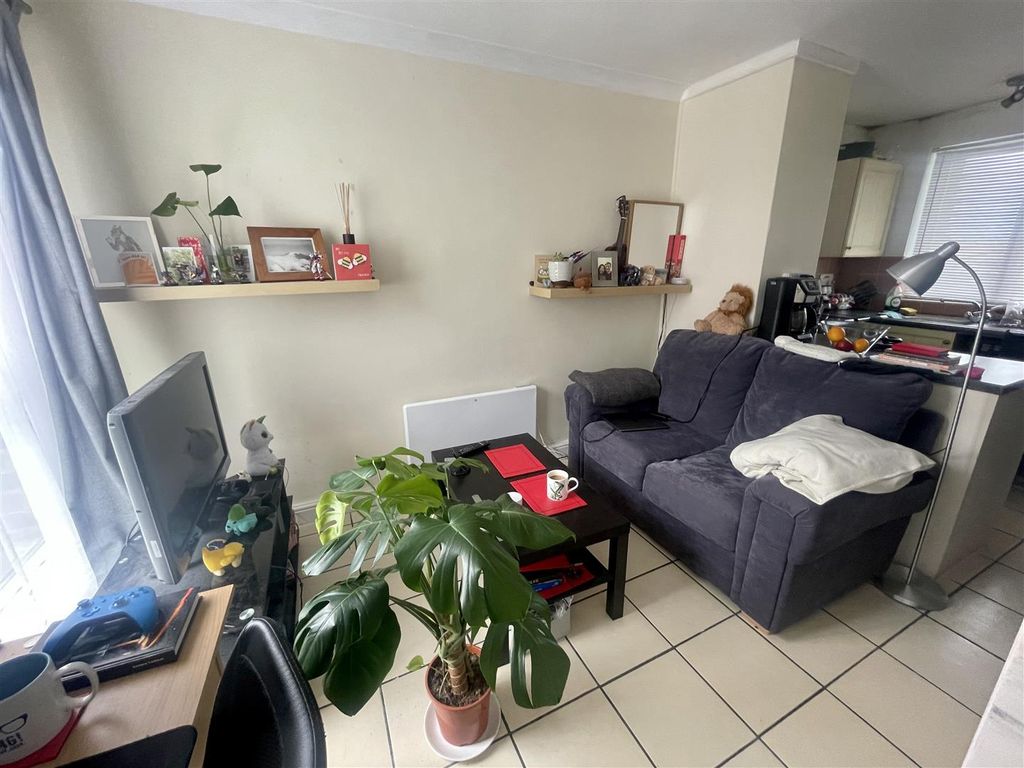 Property photo 3 of 5
