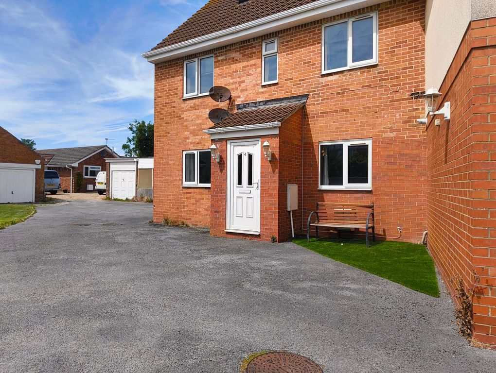 Property photo 1 of 7 Frontage