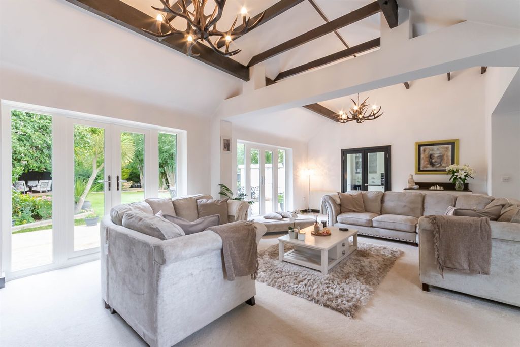 Property photo 2 of 23 Lounge Diner