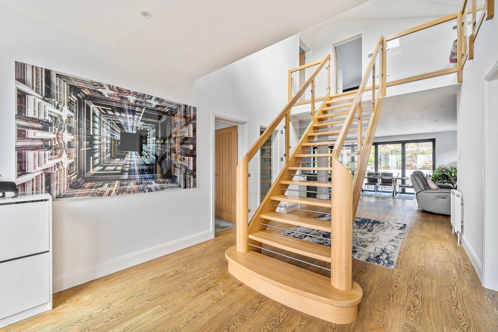 Property photo 2 of 22