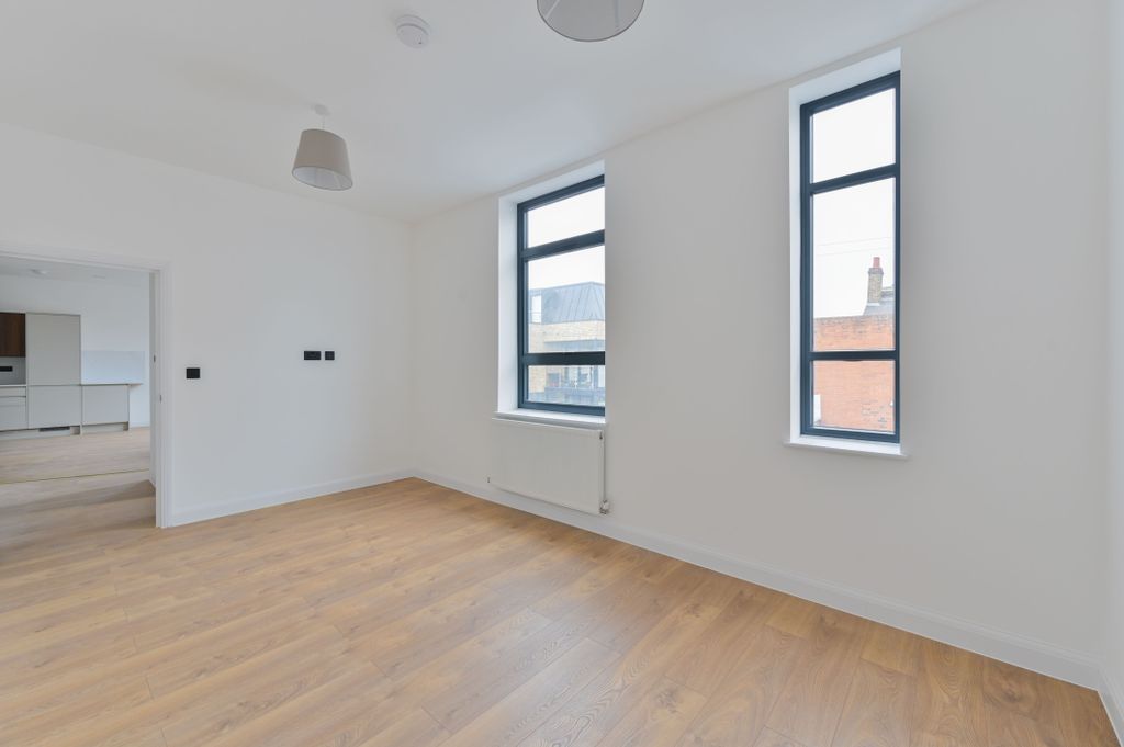 Property photo 3 of 6