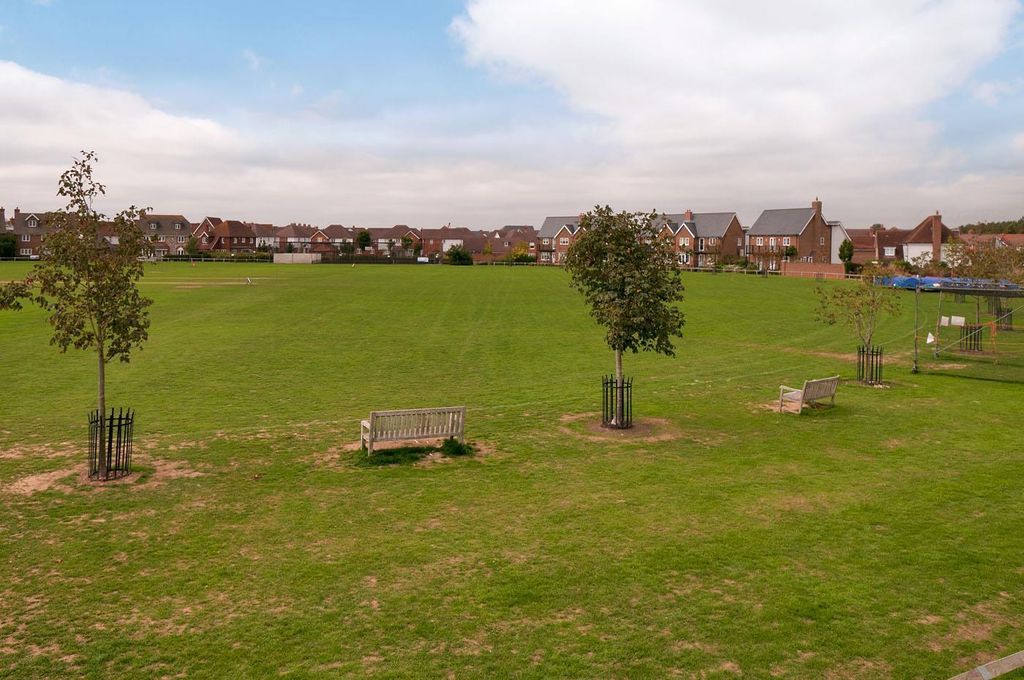 Property photo 2 of 16 Cricket Pitch To The Side