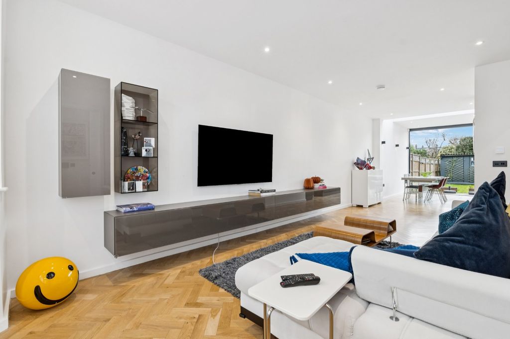 Property photo 3 of 16