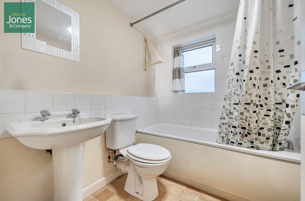 Property photo 3 of 7 Bathroom