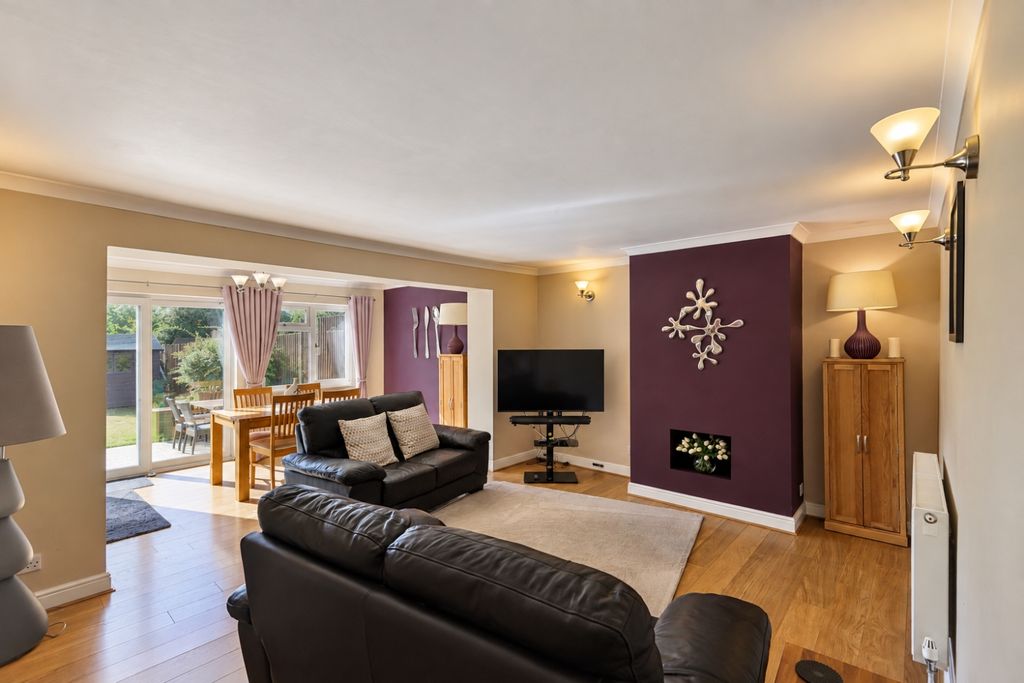 Property photo 2 of 18 Bce34CD6-E808-4856-A917-Dae58095E428