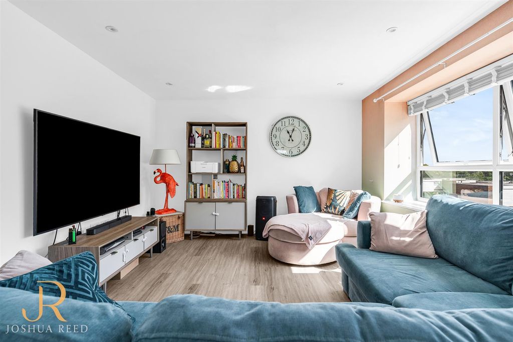 Property photo 3 of 16 Internal-10.Jpg