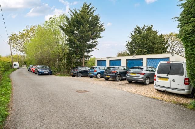 Property photo 3 of 18 Garage/Drive