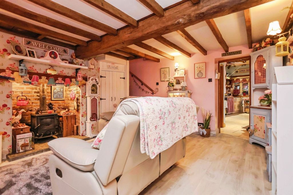 Property photo 2 of 21