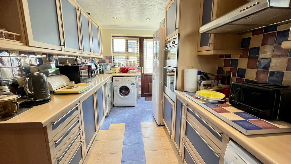 Property photo 3 of 12