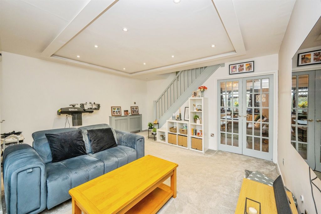 Property photo 2 of 20