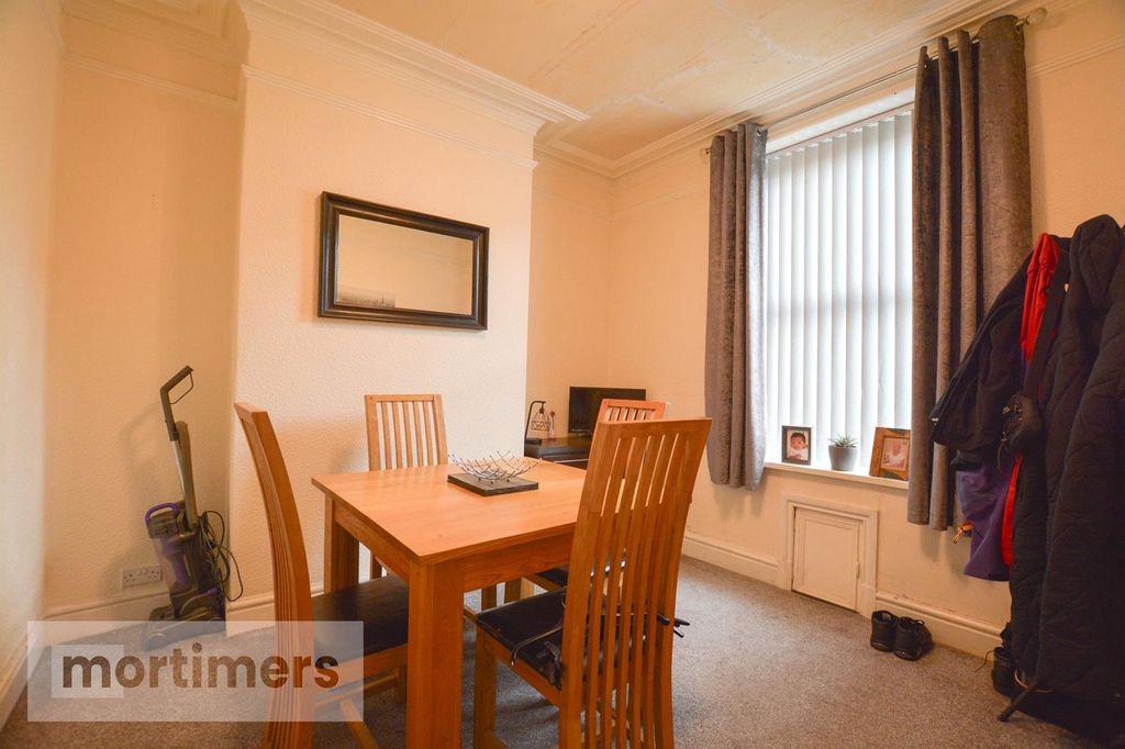 Property photo 3 of 14 Dining Room