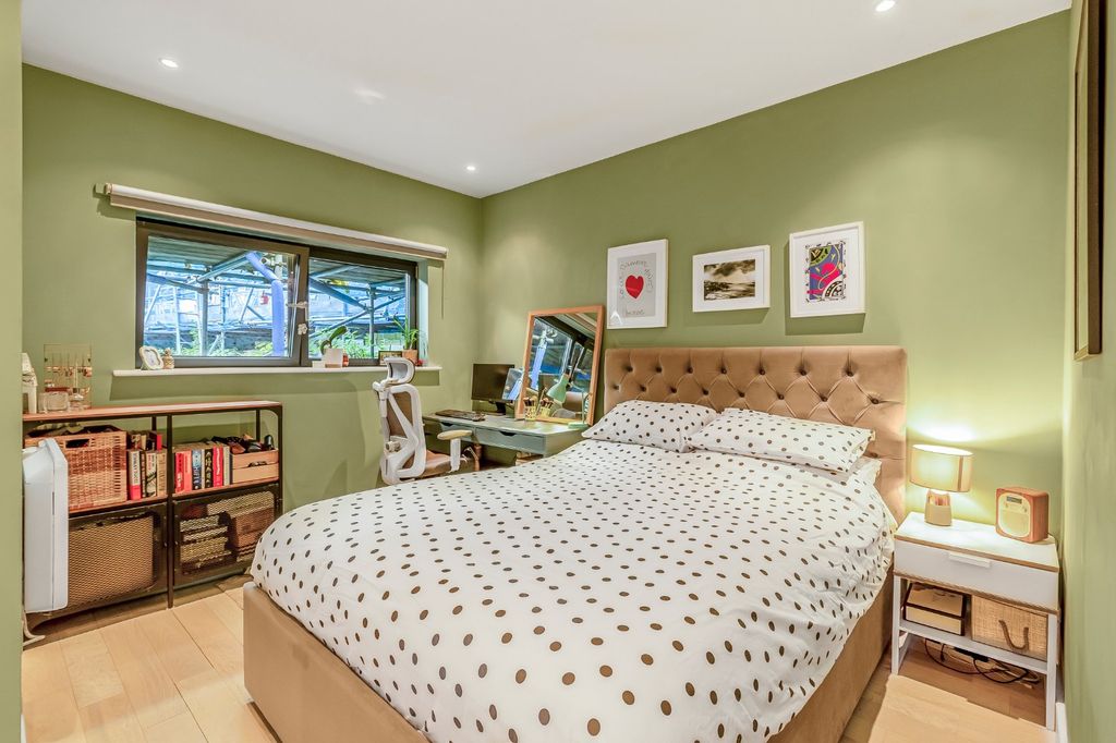 Property photo 3 of 23 Picture No. 24