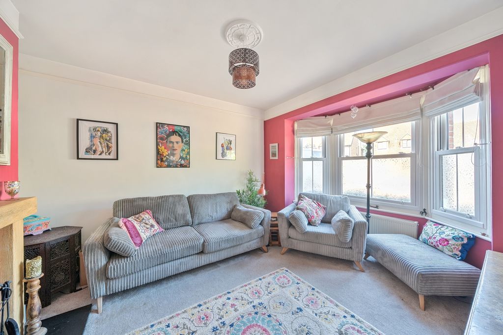 Property photo 2 of 20 1327915-1-6899d30E9A87d-Arw-1