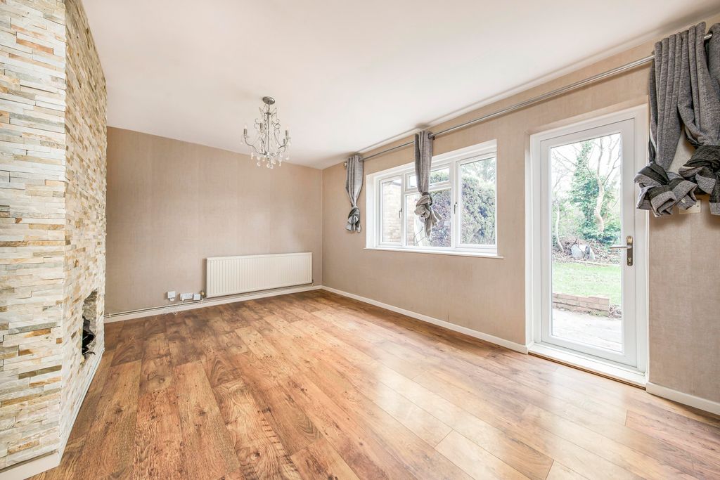 Property photo 2 of 12 Image00003