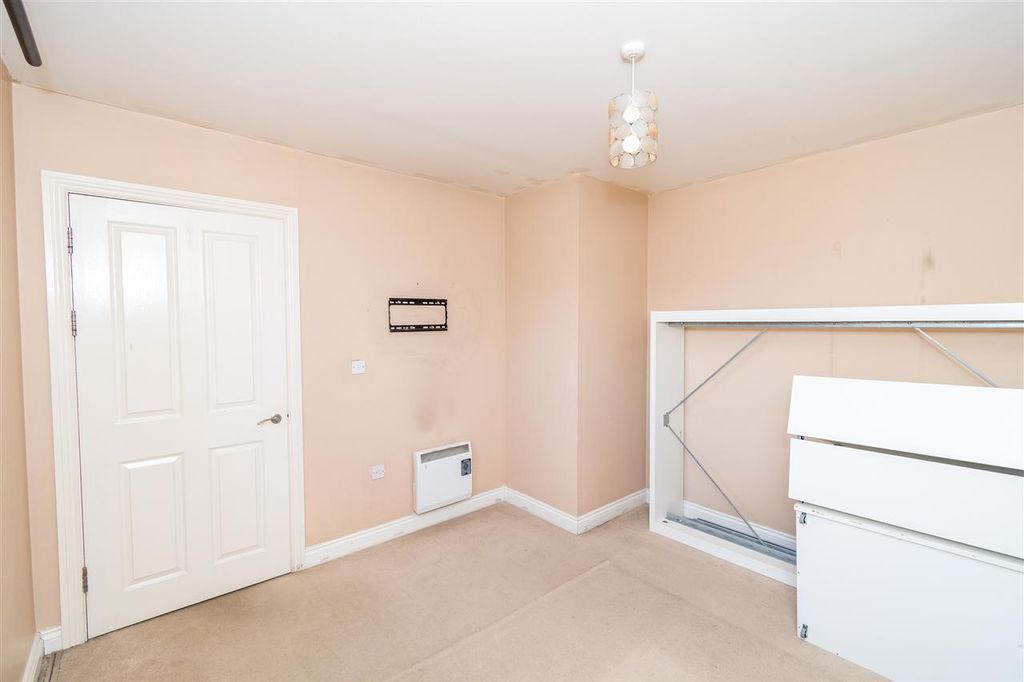 Property photo 3 of 13 Bedroom 1