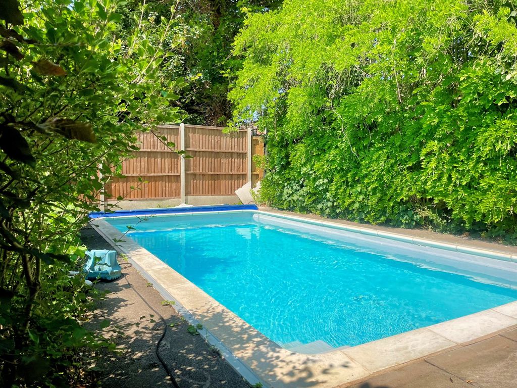 Property photo 2 of 29 Picture No. 34