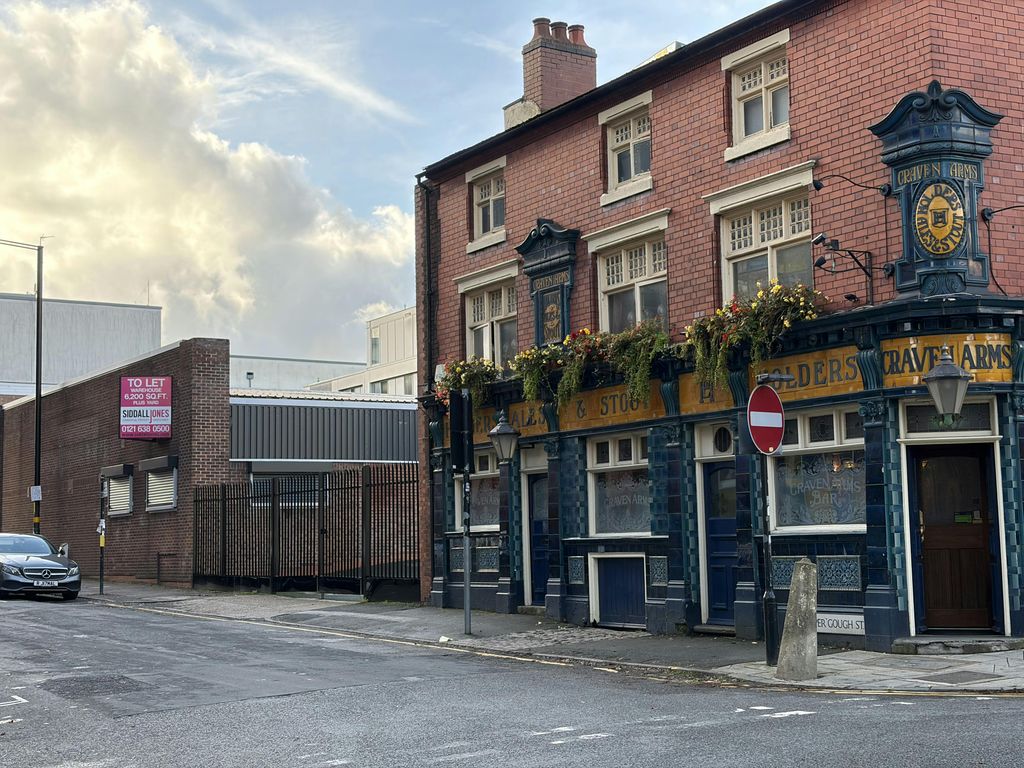 Property photo 3 of 19 P5.Jpeg