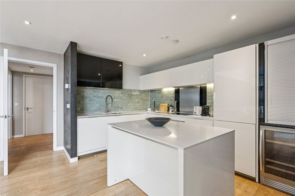 Property photo 3 of 9 Kitchen