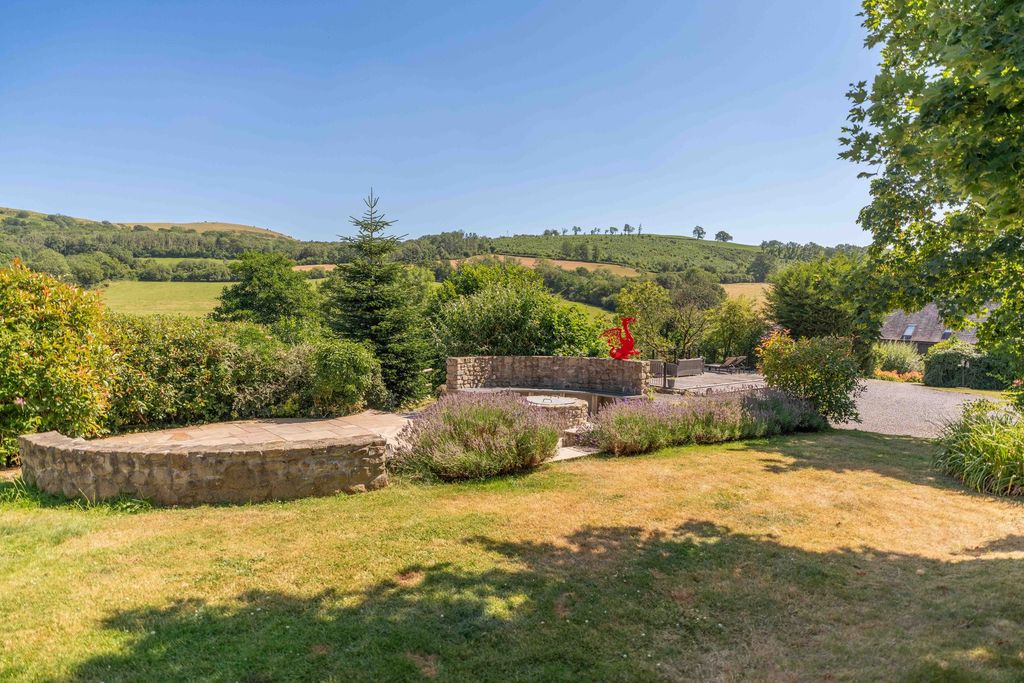 Property photo 2 of 95
