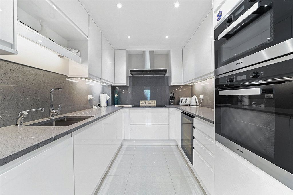 Property photo 3 of 14 Kitchen