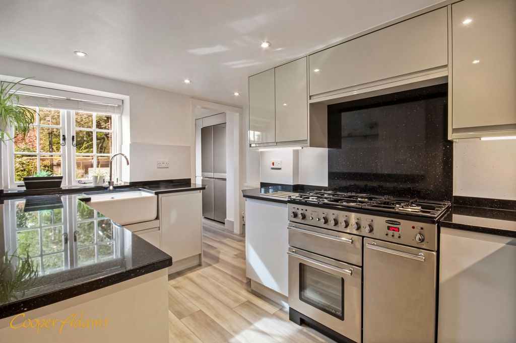 Property photo 3 of 20 Kitchen