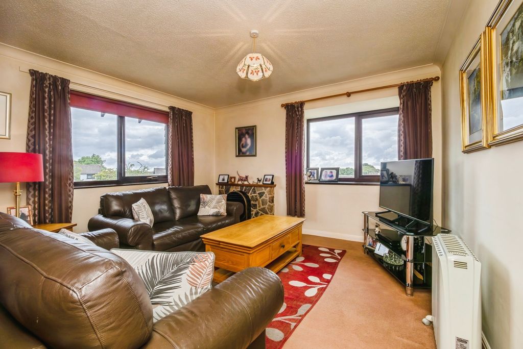 Property photo 2 of 17 Photo