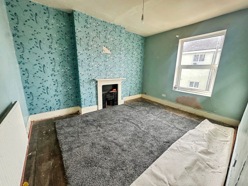 Property photo 2 of 10 Bedroom One