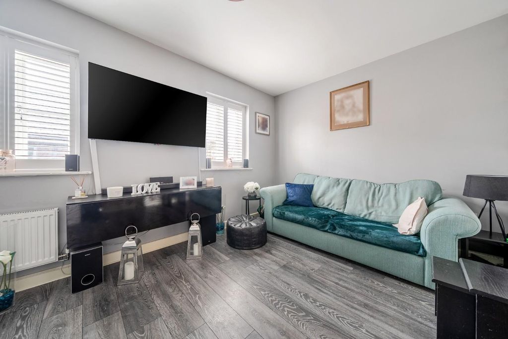 Property photo 2 of 17 1441979-8-69De1c885Da18.Jpg