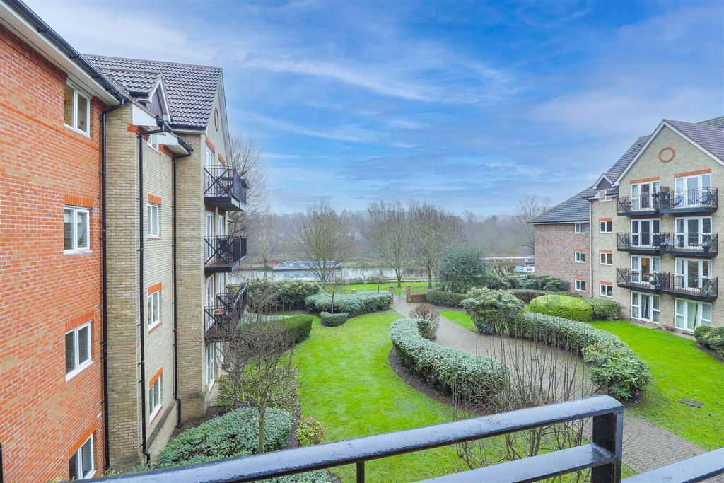 Property photo 2 of 12