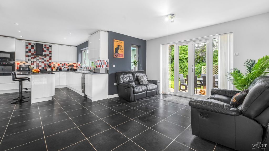 Property photo 2 of 49 4276053