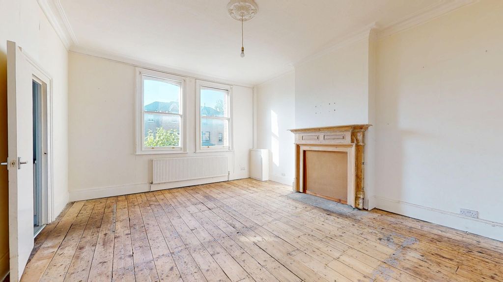 Property photo 2 of 13 Flat C, 14 Lordship Park, Stoke Newington, London, N16 5Ud