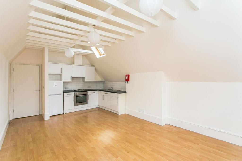 Property photo 3 of 7 Kitchen/Reception