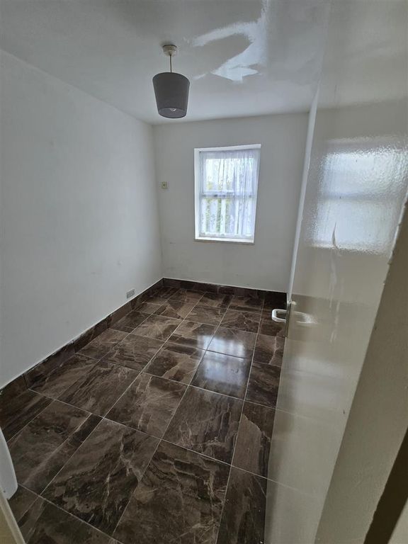 Property photo 3 of 7 Flat 44A, St Clements Court Inventory June 2024-Im