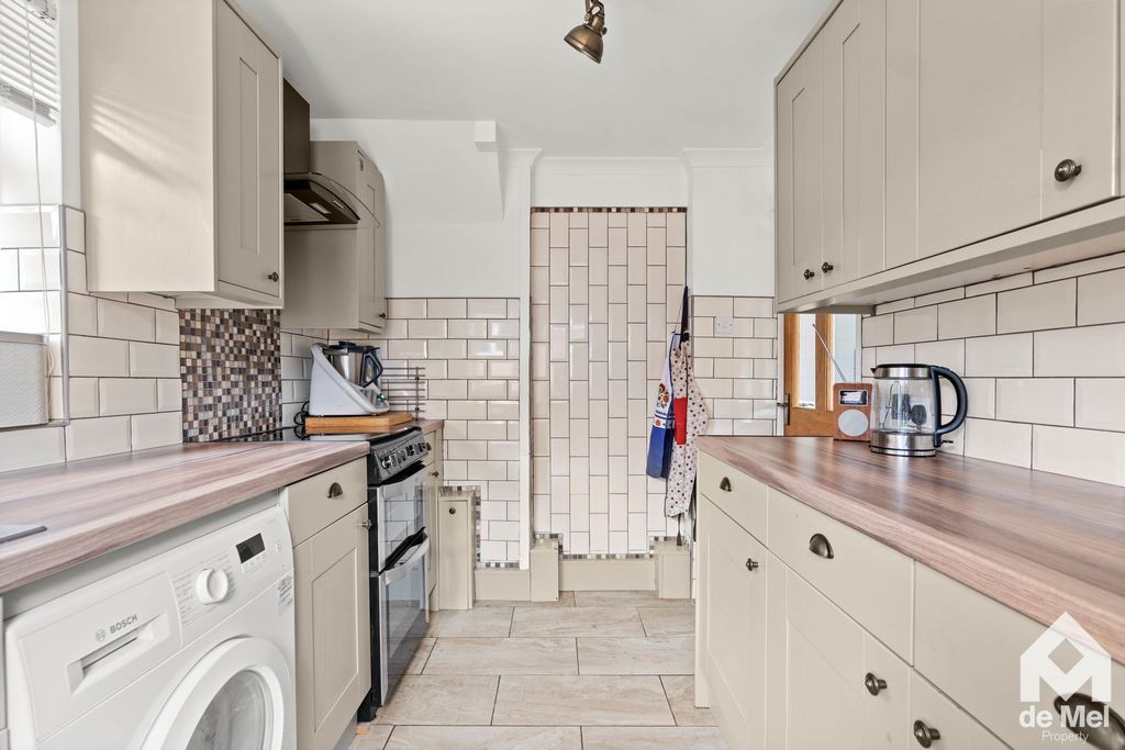 Property photo 3 of 16 Photo 9