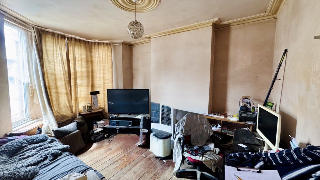 Property photo 3 of 11