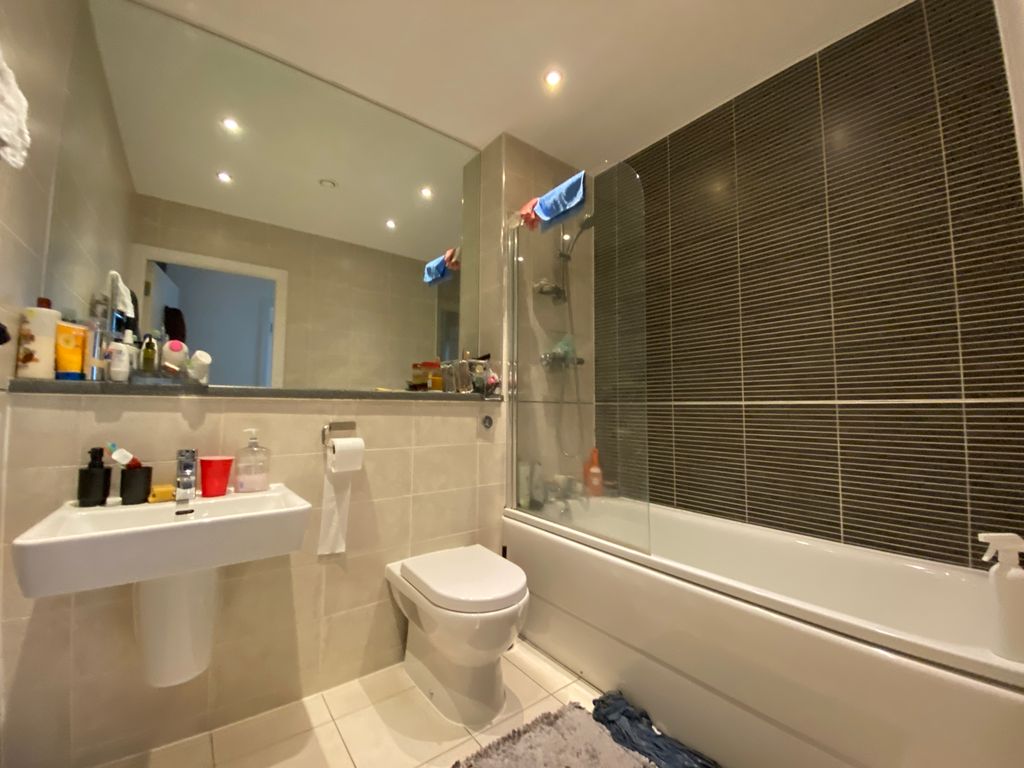Property photo 3 of 8 Bathroom