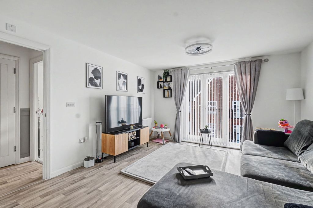 Property photo 3 of 11